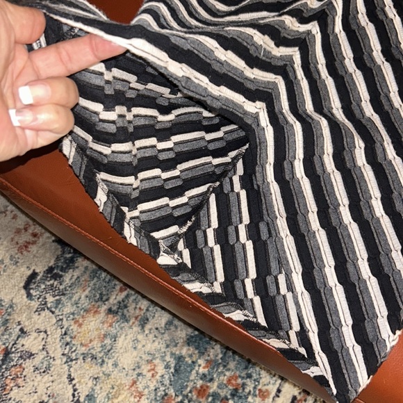 Uniquely designed Figure Flattering Jennie & Marlis Pencil Skirt Size Small - Picture 3 of 6